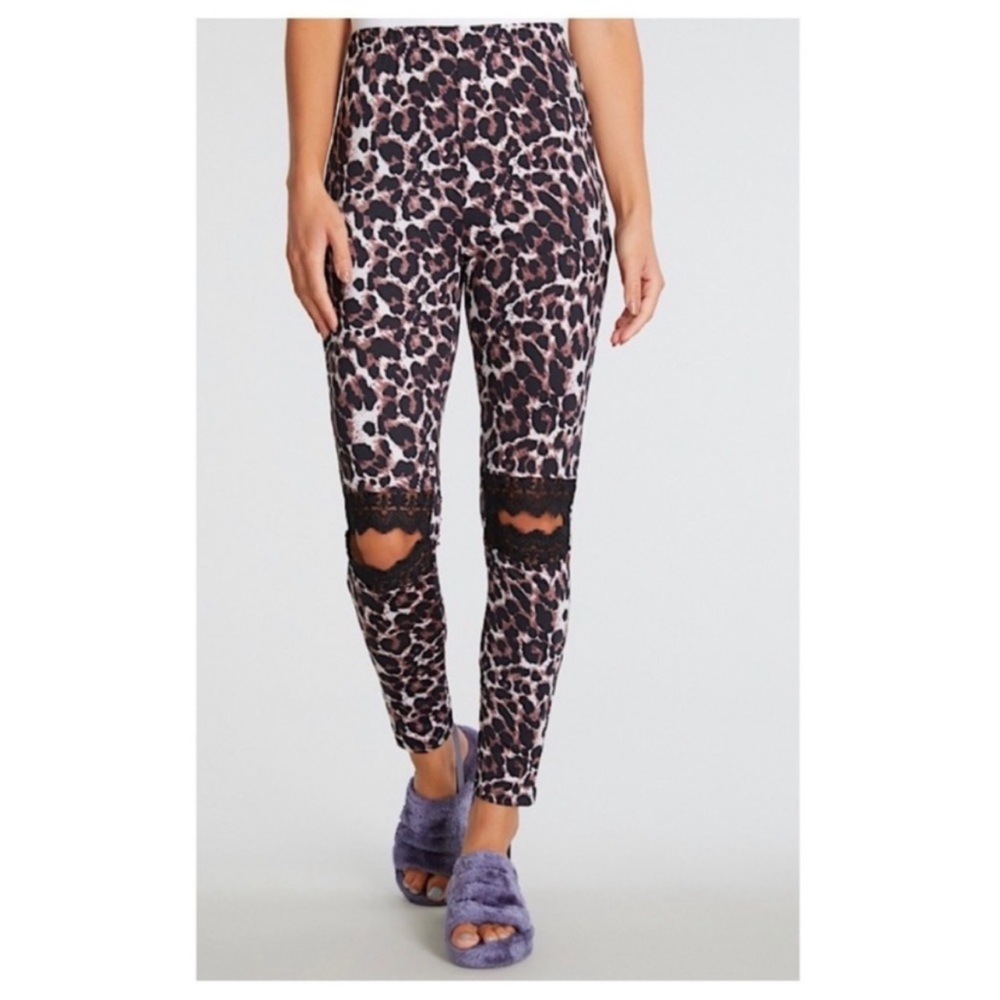 🤎Adorable Leopard Leggings With Open Knee And Black Lace Detail🤎